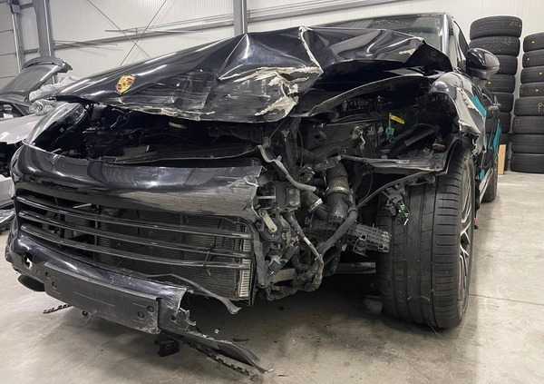 Porsche Cayenne cena 179000 przebieg: 85000, rok produkcji 2018 z Raszków małe 79